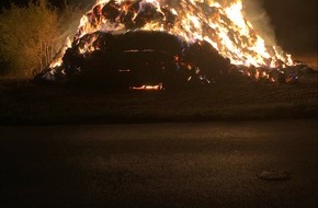 Polizei Duisburg: POL-DU: Mündelheim: Rund 300 Strohballen bei Feuer zerstört