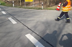 Freiwillige Feuerwehr Lügde: FW Lügde: Verunreinigte Fahrbahn beschäftigt Feuerwehr