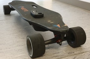 Polizeiinspektion Oldenburg-Stadt / Ammerland: POL-OL: +++ Mit 50 km/h auf elektrischem Longboard unterwegs - Polizei stellt gefährliches Spielzeug sicher +++