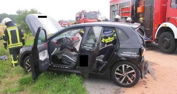 Polizeiinspektion Rotenburg: POL-ROW: ++ Unfall auf der Hansalinie - Zwillingspaar im Fahrschulwagen verletzt ++ Traktorteil gestohlen ++ Altreifen entsorgt ++ Anrufe von falschen Polizisten - Seniorinnen machen alles richtig ++