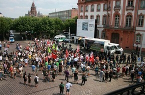 Polizeipräsidium Mainz: POL-PPMZ: (Mainz) NPD-Kundgebung und hitzige Gegendemonstration