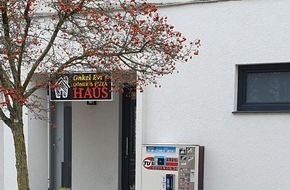Polizeiinspektion Hameln-Pyrmont/Holzminden: POL-HOL: Zigarettenautomat aufgebrochen - Zeugen gesucht