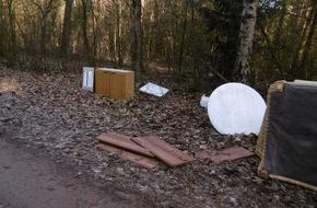 Polizeiinspektion Delmenhorst / Oldenburg - Land / Wesermarsch: POL-DEL: Landkreis Oldenburg: Illegale Müllablagerung in Prinzhöfte +++ Zeugen gesucht