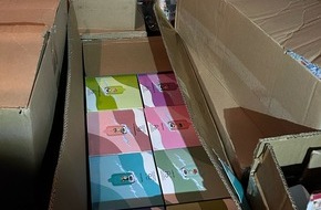 Hauptzollamt Bielefeld: HZA-BI: 70.000 Schmuggelzigaretten und 2.300 illegale Vapes sichergestellt/Bielefelder Z&ouml;llner ertappen Zigarettenschmuggler auf A44