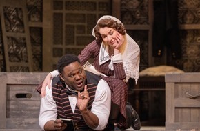 LEONINE Studios: Clasart Classic bringt am 26. April Mozarts Meisterwerk LE NOZZE DI FIGARO live aus der Met ins Kino / Joana Mallwitz in Ihrem Debüt an der Metropolitan Opera