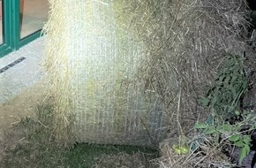 Landespolizeiinspektion Nordhausen: LPI-NDH: Verselbständigter Strohballen trifft Wohnhaus