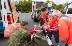 Unterst&uuml;tzungsbereich der Bundeswehr - Presse- und Informationszentrum: F&uuml;r den Ernstfall vorbereitet: Bundeswehr und zivile Partner trainieren die bruchfreie Rettungskette bis in deutsche Kliniken
