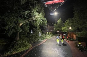 Feuerwehr Gronau: FW Gronau: Unwetter fordert die Feuerwehr Gronau