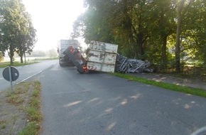 Polizeiinspektion Delmenhorst / Oldenburg - Land / Wesermarsch: POL-DEL: Stadt Delmenhorst: Anhänger eines Lkw kippt bei Abbiegevorgang um +++ Straßensperrung