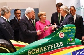 Schaeffler: Angela Merkel besucht Schaeffler auf der IAA