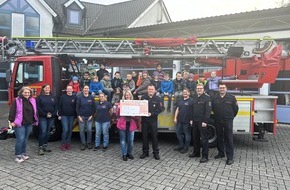 Feuerwehr Drolshagen: FW Drolshagen: Kinderfeuerwehr Drolshagen spendet 800 EUR an Grundschule