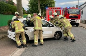 Freiwillige Feuerwehr Lehrte: FW Lehrte: Eine leichtverletzte Person bei Verkehrsunfall in Ahlten