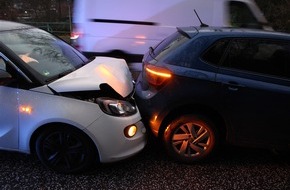 Polizei Hagen: POL-HA: Auffahrunfall auf der Volmestraße mit zwei Leichtverletzten