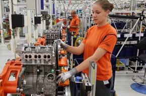 Ford-Werke GmbH: Kleines Kraftpaket von Ford feiert Jubiläum: 250.000ster 1,0-Liter-Motor läuft im Kölner Motorenwerk vom Band