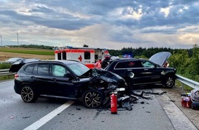 Polizeidirektion Neustadt/Weinstraße: POL-PDNW: Aquaplaning durch niedergegangenen Starkregen verursacht Verkehrsunfälle mit 1 Schwer- und 3 Leichtverletzten sowie einer 2-stündigen Sperrung der Autobahn