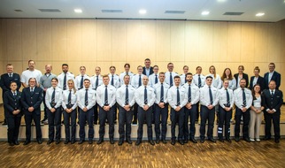 Kreispolizeibehörde Unna: POL-UN: Kreis Unna - 30 Polizeibeamtinnen und Polizeibeamte treten ihren Dienst bei der Kreispolizeibehörde Unna an