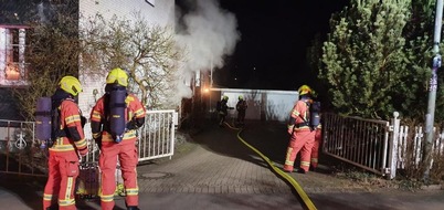 Feuerwehr Velbert: FW-Velbert: Kellerbrand auf dem Gutsweg in Velbert-Langenberg