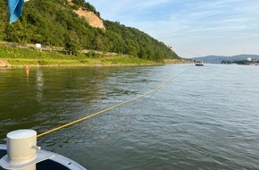 Polizeipräsidium Einsatz, Logistik und Technik: PP-ELT: Festfahrung eines Baggerschiffes an der Südspitze der Rheininsel Niederwerth