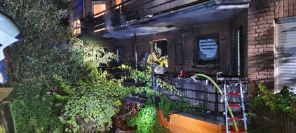 Feuerwehr Grevenbroich: FW Grevenbroich: Sechs Bewohner nach Feuer auf Balkon im Krankenhaus / Zwei Brände fordern Grevenbroicher Feuerwehr während des Schützenfestes