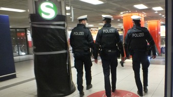 Bundespolizeidirektion München: Bundespolizeidirektion München: Nach verfassungswidriger Parole / Betrunkener pöbelt und beleidigt Polizistin