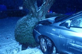 Kreispolizeibehörde Oberbergischer Kreis: POL-GM: 090122-26: Fahrt mit Sommerreifen endete am Baum