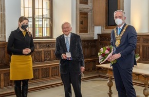 Universität Osnabrück: Germanist der Universität Osnabrück erhält Verdienstkreuz am Bande des Verdienstordens der Bundesrepublik Deutschland