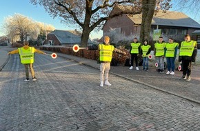 Polizeiinspektion Wilhelmshaven/Friesland: POL-WHV: Neue ausgebildete Schülerlotsen in Bockhorn; Fahrradbeleuchtungskontrolle vor der Schule