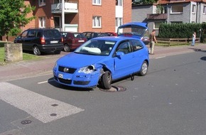 Polizeiinspektion Nienburg / Schaumburg: POL-STH: Über 10 000 EUR Sachschaden bei Verkehrsunfall