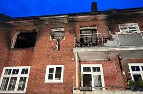 Feuerwehr Landkreis Leer: FW-LK Leer: Schrecklicher Brand in Mehrfamilienhaus auf Borkum - Personen sprangen aus dem Fenster