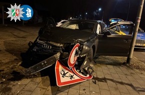 Polizei Duisburg: POL-DU: Overbruch: Autofahrer kommt von Fahrbahn ab