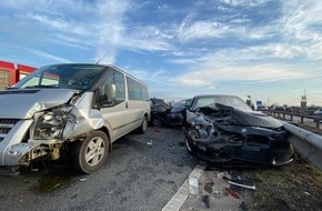 Polizeidirektion Neustadt/Weinstraße: POL-PDNW: Autobahnpolizei Ruchheim - Schwerer Verkehrsunfall auf der BAB 61 mit 7 Verletzten