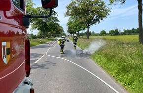 Feuerwehr Moers: FW Moers: Motorroller brennt vollständig aus