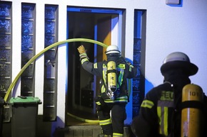 FW LK Neunkirchen: Wohnhaus nach Brand im Dachgeschoss unbewohnbar