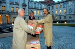 Zentralverband des Deutschen Bäckerhandwerks e.V.: Zentralverband des Deutschen Bäckerhandwerks überreicht mehr als 175.000 Protestunterschriften gegen die geplante Fünfte Novellierung der Verpackungsverordnung