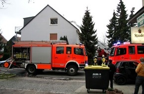 Feuerwehr Essen: FW-E: Feuer im ausgebauten Dachgeschoss eines Reihenhauses in Essen-Freisenbruch, keine Verletzen