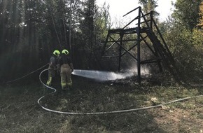Feuerwehr Stolberg: FW-Stolberg: Flächenbrand - brennender Hochsitz