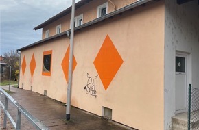 Polizeidirektion Kaiserslautern: POL-PDKL: Graffiti-Schmierereien am Bahnhof