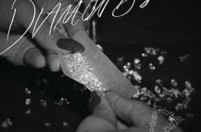 Universal International Division: Rihanna meldet sich heute mit brandneuer Single "Diamonds" zurück (BILD)