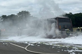 Polizeiinspektion Harburg: POL-WL: Lkw brennt vollst&auml;ndig aus- Hoher Sachschaden/ keine Verletzten