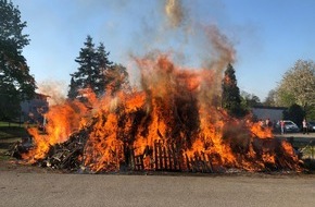 Feuerwehr Sprockhövel: FW-EN: Brandsicherheitswache und zahlreiche Einsätze am Osterwochenende