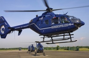 Bundespolizeidirektion München: Bundespolizeidirektion München: Über den Dächern Deutschlands: Piloten trainieren für den Gebirgseinsatz