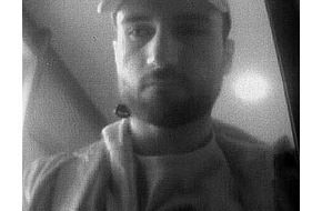 Polizei Düsseldorf: POL-D: Betrug am Geldautomaten - Wer kennt den Geldabheber ? - Polizei fahndet mit Foto aus der Überwachungskamera