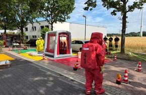 Feuerwehr Gladbeck: FW-GLA: Gefahrstoffeinsatz in Gewerbebetrieb - Organisches Peroxid aus besch&auml;digtem Gebinde ausgetreten