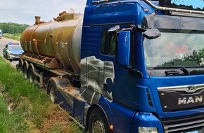 Polizeiinspektion Delmenhorst / Oldenburg - Land / Wesermarsch: POL-DEL: Autobahnpolizei Ahlhorn: Tanksattelzug verliert 2000 Liter Gülle im Bereich der Anschlussstelle Sandkrug +++ Sperrung Anschlussstelle Sandkrug