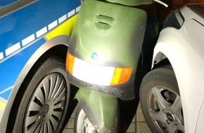 Polizei Dortmund: POL-DO: Flucht vor Polizeikontrolle - Rollerfahrer prallt in Streifenwagen