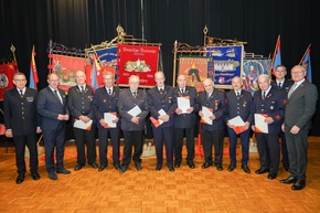 FW Paderborn: Zahlreiche Ehrungen bei der Jahreshauptversammlung der Gesamtwehr der Feuerwehr Paderborn