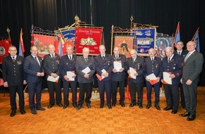Feuerwehr Paderborn: FW Paderborn: Zahlreiche Ehrungen bei der Jahreshauptversammlung der Gesamtwehr der Feuerwehr Paderborn