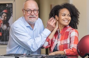 Fördergemeinschaft Gutes Hören (FGH): Woche des Hörens 2025 vom 22. bis 27. September: Zeit für den Hörtest beim Hörakustiker!