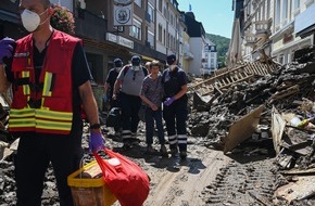 Johanniter Unfall Hilfe e.V.: Johanniter aus allen Landesverbänden helfen in Hochwasserregionen / Mehr als 1.700 Einsatzkräfte seit dem 14. Juli im Einsatz