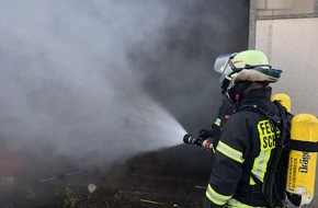 Feuerwehr Schermbeck: FW-Schermbeck: Unrat brannte in einer Garage